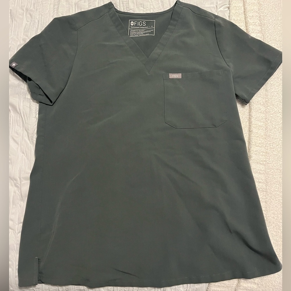 Women’s bonsai Catarina- one pocket scrub top. Size small color bonsai